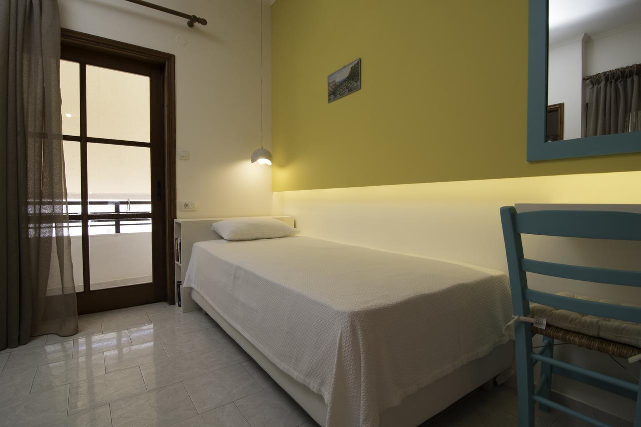Niki Rooms Palaiochora Exterior foto